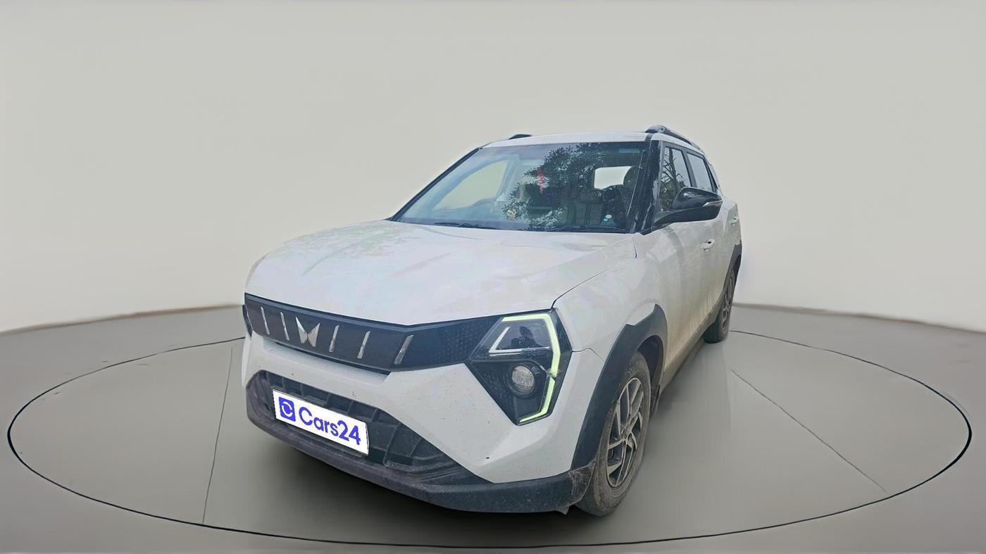 2024 Mahindra XUV 3XO AX5 1.2 L TCMPFI AT, Petrol, Automatic, 61,461 km, exterior