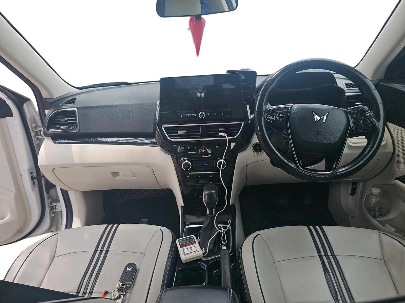 2024 Mahindra XUV 3XO AX5 1.2 L TCMPFI AT, Petrol, Automatic, 61,461 km, interior