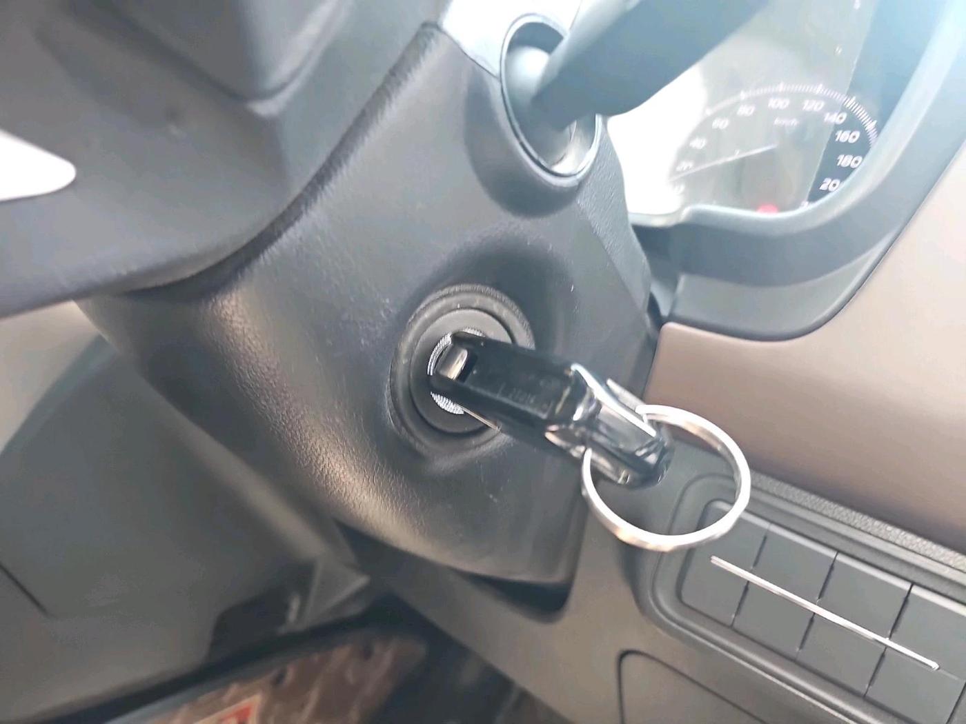 2025 Mahindra SCORPIO-N Z8 Select Petrol MT, Petrol, Manual, 27,810 km, interior