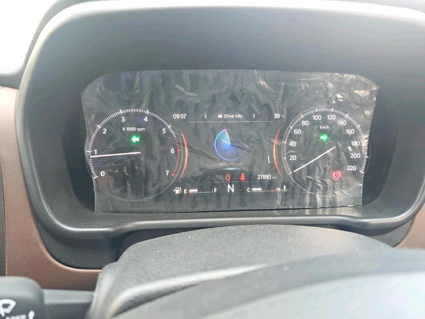 2025 Mahindra SCORPIO-N Z8 Select Petrol MT, Petrol, Manual, 27,810 km, interior