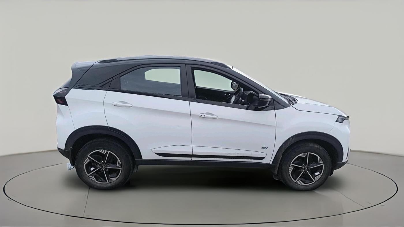 2024 Tata NEXON EV FEARLESS LONG RANGE, Electric, Automatic, 33,794 km, exterior
