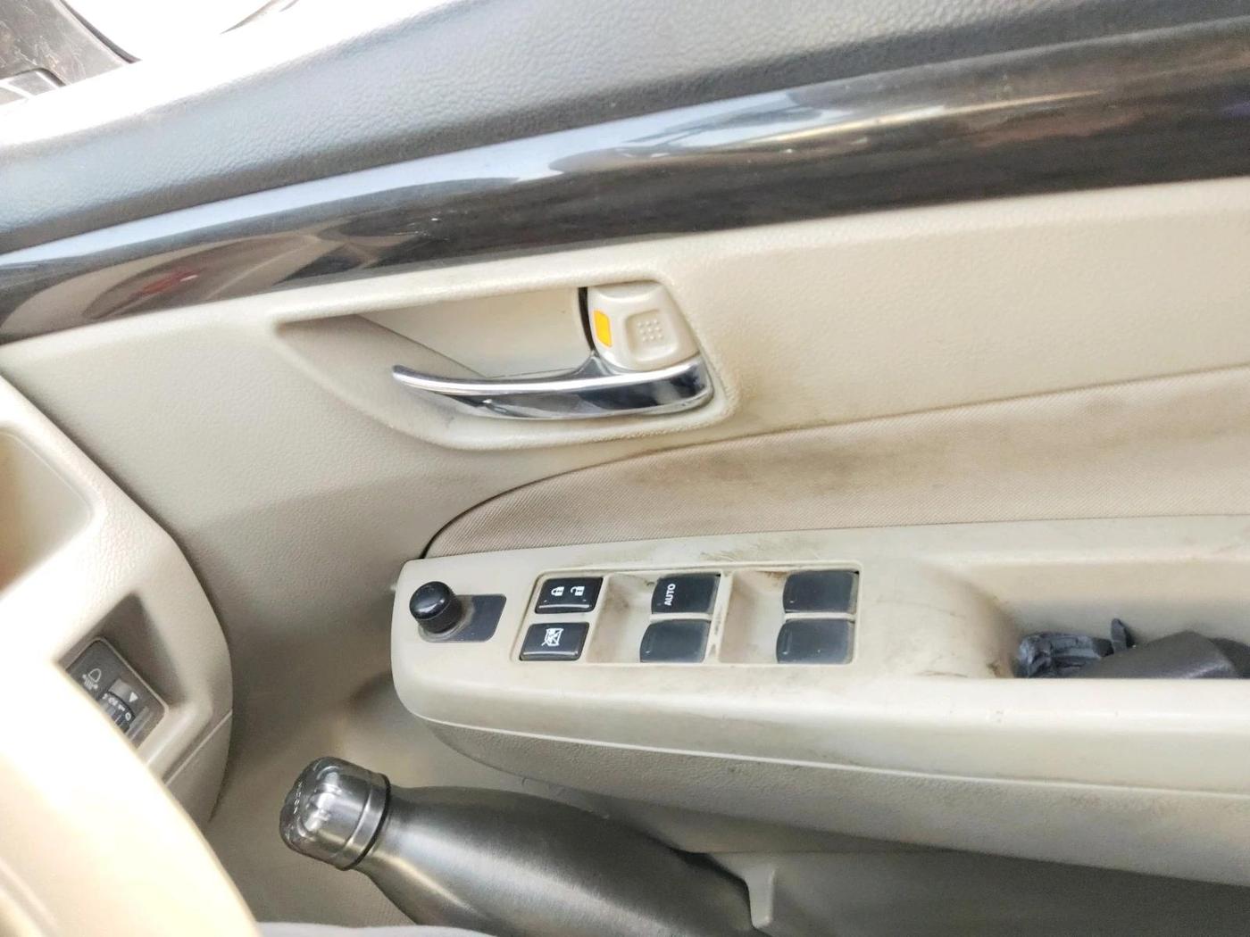 2017 Maruti Ciaz SIGMA DIESEL 1.3, Diesel, Manual, 2,25,975 km, interior