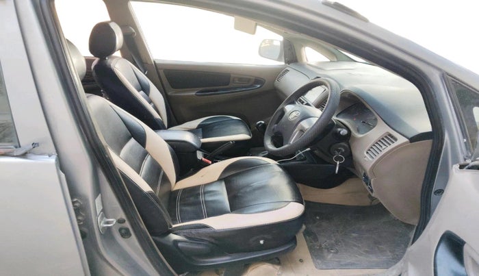 2015 Toyota Innova 2.5 GX 7 STR, Diesel, Manual, 1,40,893 km, interior