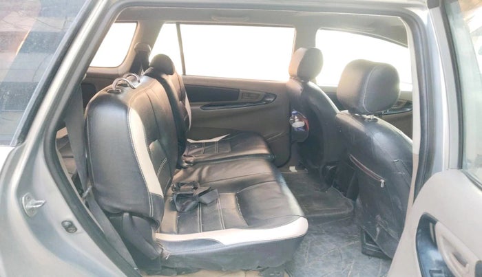 2015 Toyota Innova 2.5 GX 7 STR, Diesel, Manual, 1,40,893 km, interior