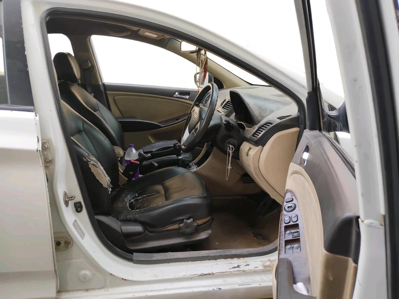 2011 Hyundai Verna FLUIDIC 1.6 CRDI SX, Diesel, Manual, 1,23,456 km, interior