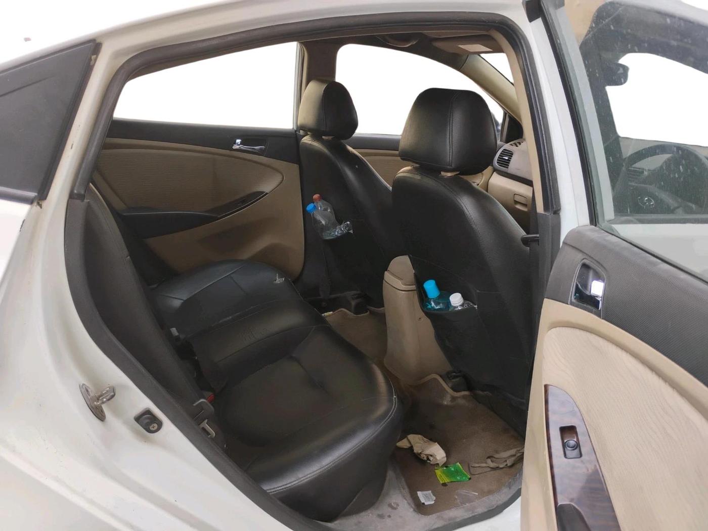2011 Hyundai Verna FLUIDIC 1.6 CRDI SX, Diesel, Manual, 1,23,456 km, interior
