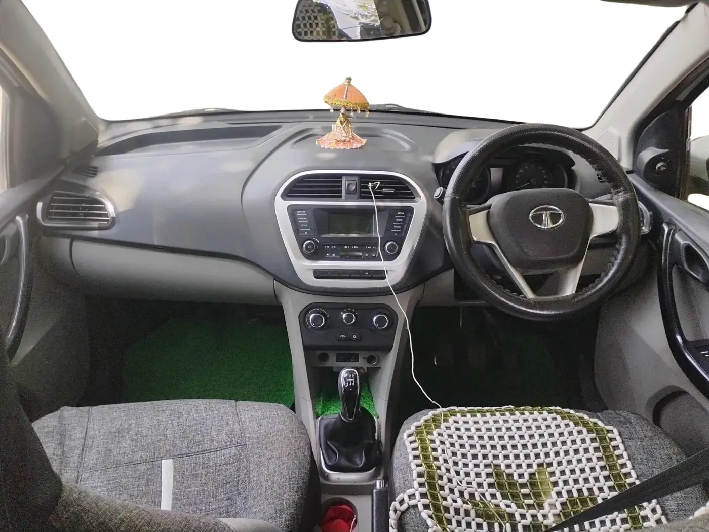 2016 Tata Tiago XT PETROL, Petrol, Manual, 1,04,274 km, interior