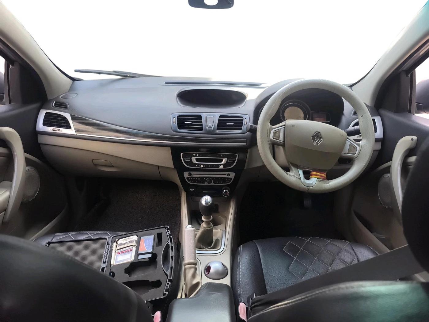 2013 Renault Fluence 1.5 E2, Diesel, Manual, 1,40,413 km, interior