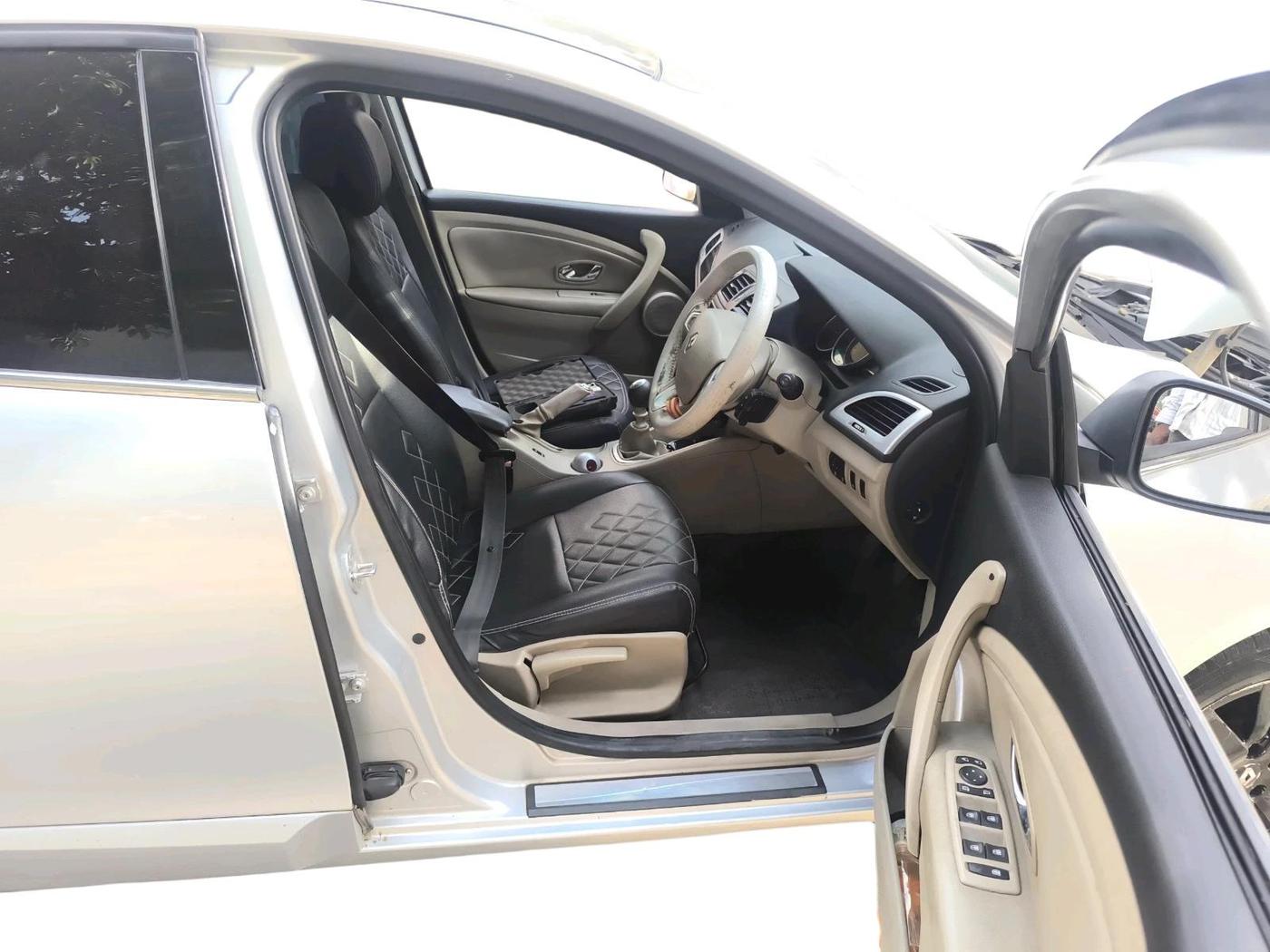 2013 Renault Fluence 1.5 E2, Diesel, Manual, 1,40,413 km, interior