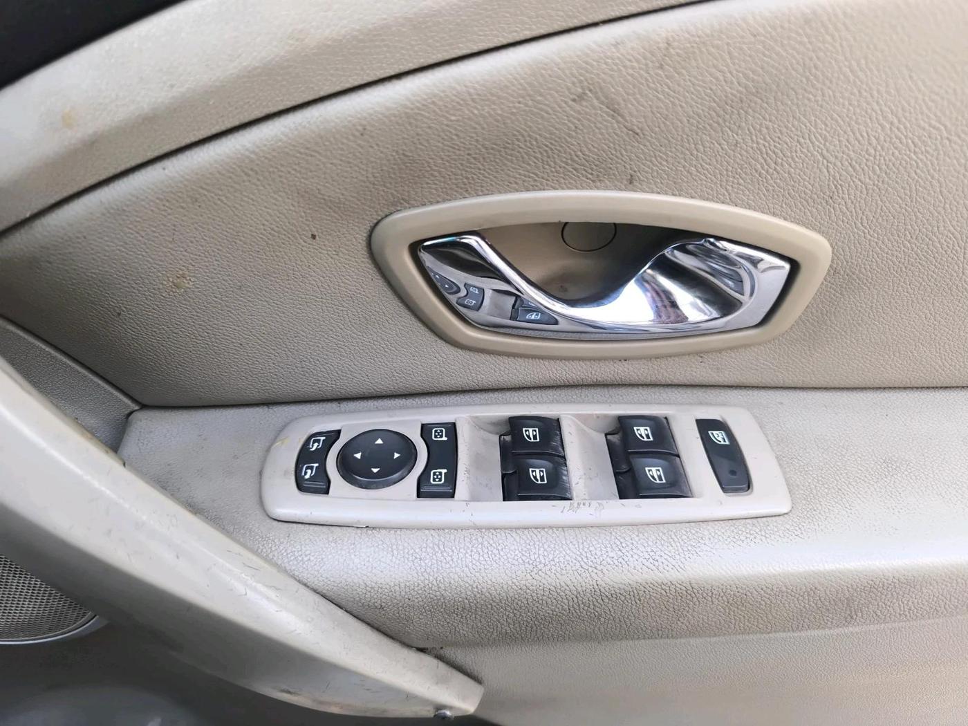 2013 Renault Fluence 1.5 E2, Diesel, Manual, 1,40,413 km, interior
