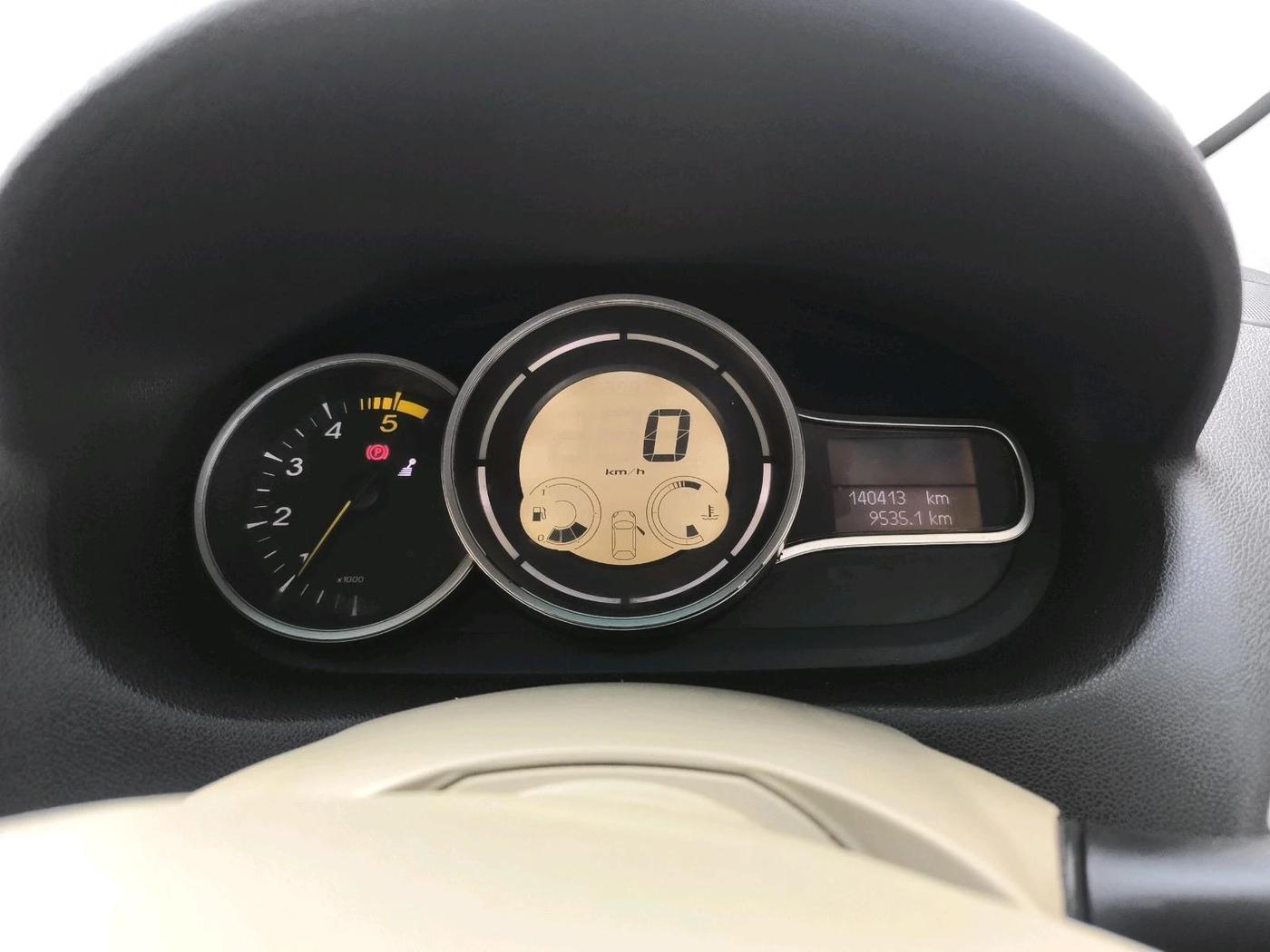 2013 Renault Fluence 1.5 E2, Diesel, Manual, 1,40,413 km, interior