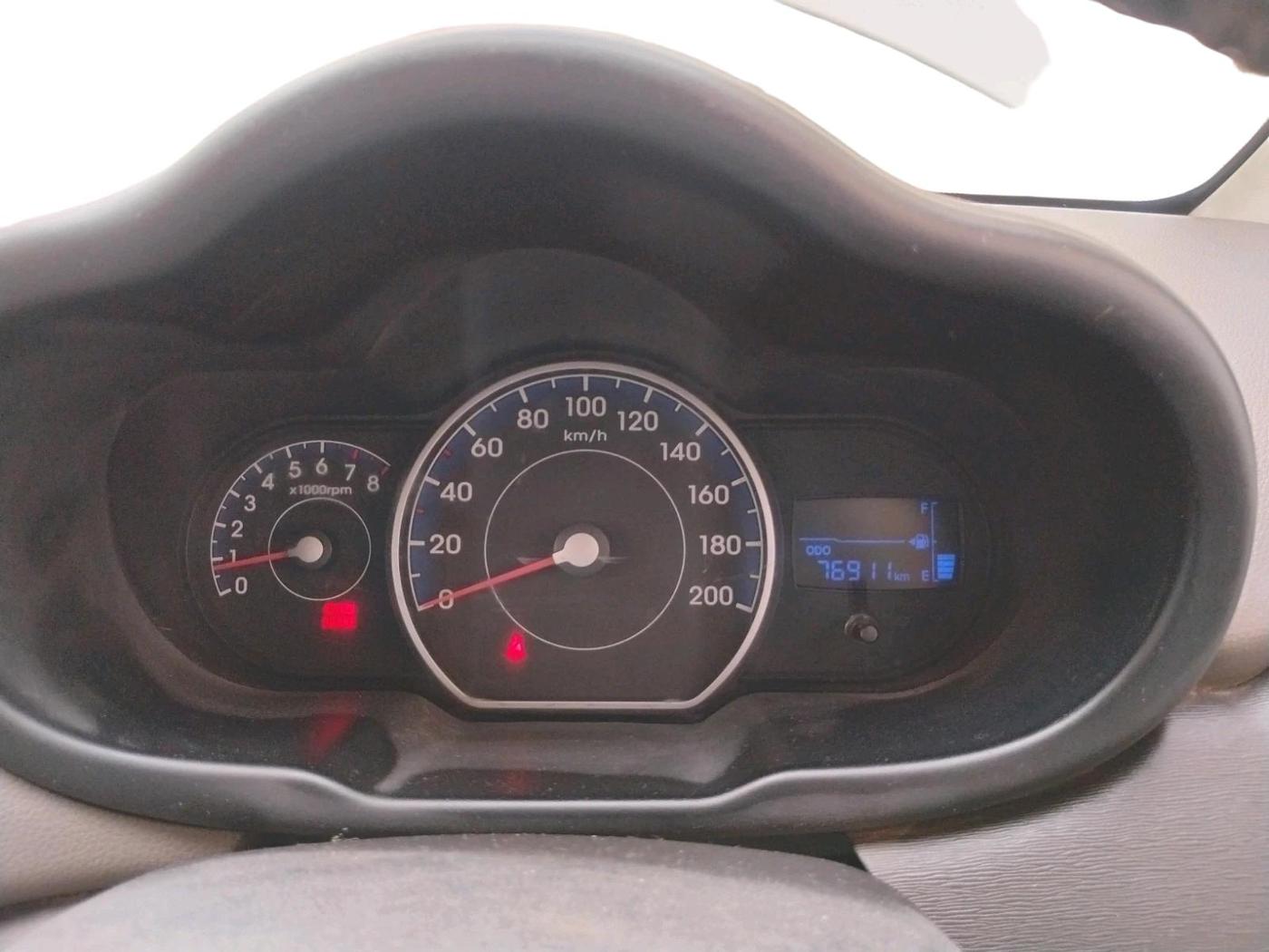 2013 Hyundai i10 SPORTZ 1.2, Petrol, Manual, 77,000 km, interior