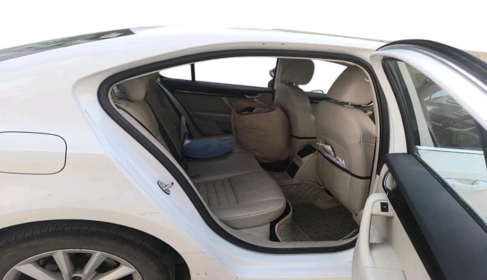 2015 Skoda Octavia ELEGANCE 2.0 TDI AT, Diesel, Automatic, 1,19,492 km, interior