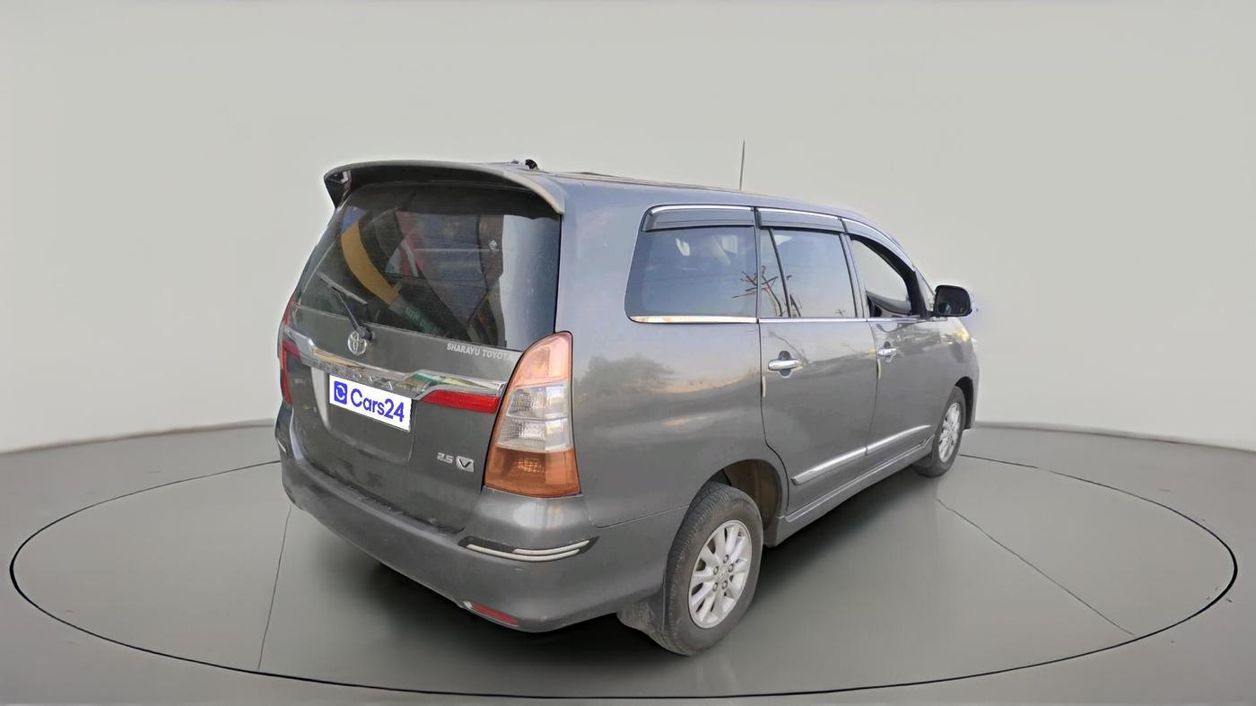 2014 Toyota Innova 2.5 VX 8 STR, Diesel, Manual, 2,35,913 km, exterior