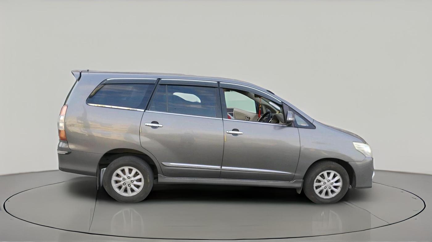 2014 Toyota Innova 2.5 VX 8 STR, Diesel, Manual, 2,35,913 km, exterior