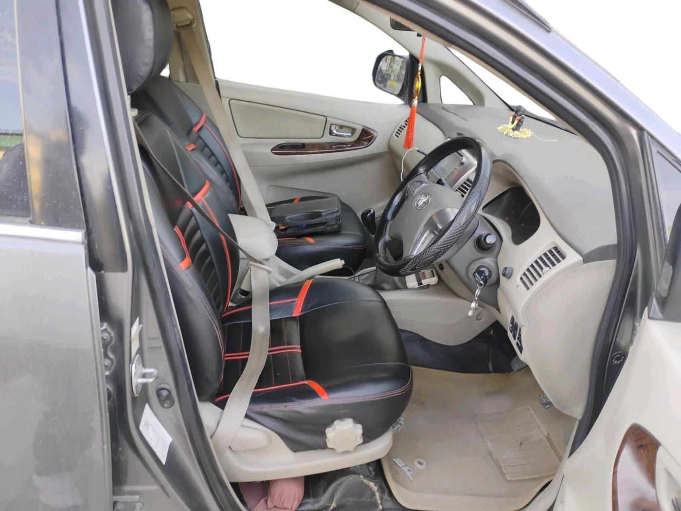 2014 Toyota Innova 2.5 VX 8 STR, Diesel, Manual, 2,35,913 km, interior