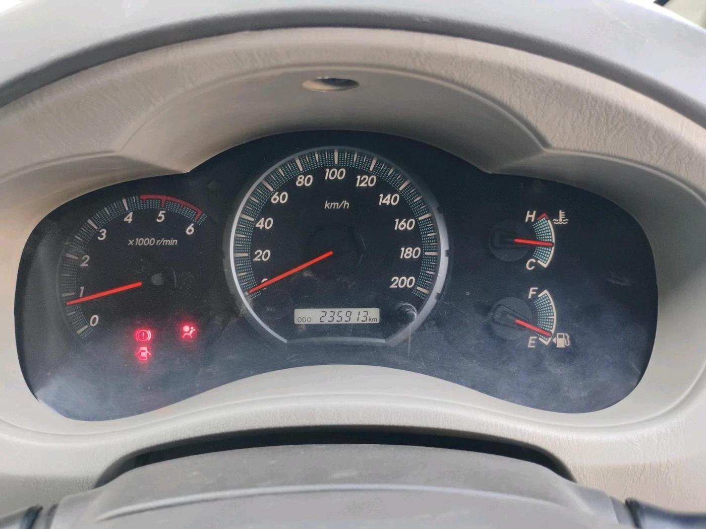 2014 Toyota Innova 2.5 VX 8 STR, Diesel, Manual, 2,35,913 km, interior