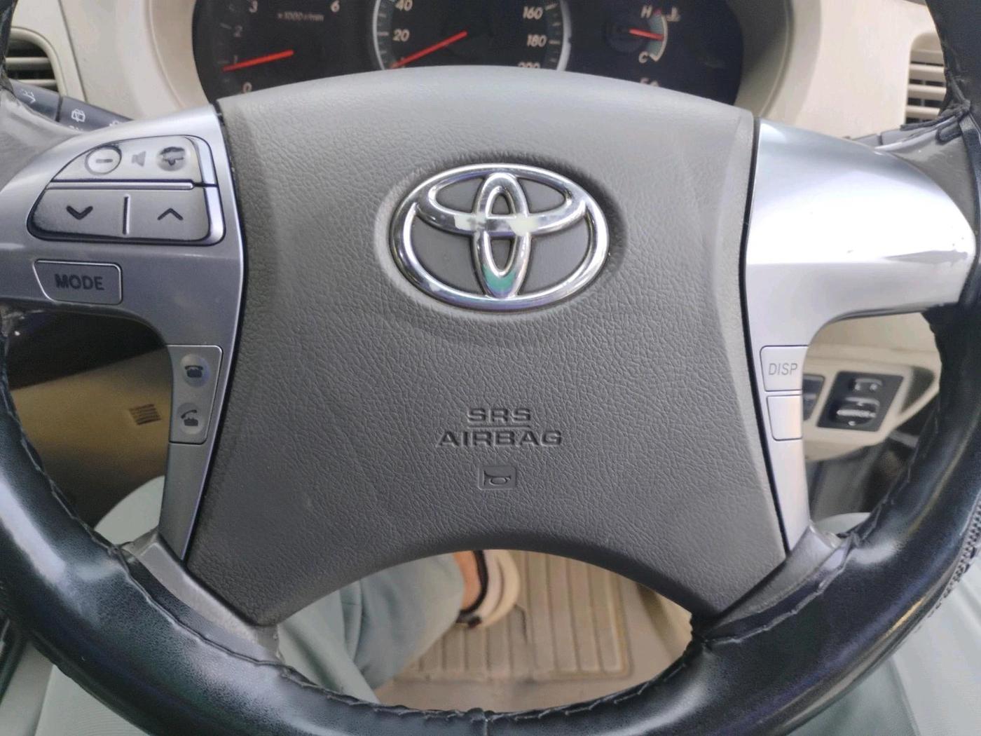 2014 Toyota Innova 2.5 VX 8 STR, Diesel, Manual, 2,35,913 km, interior