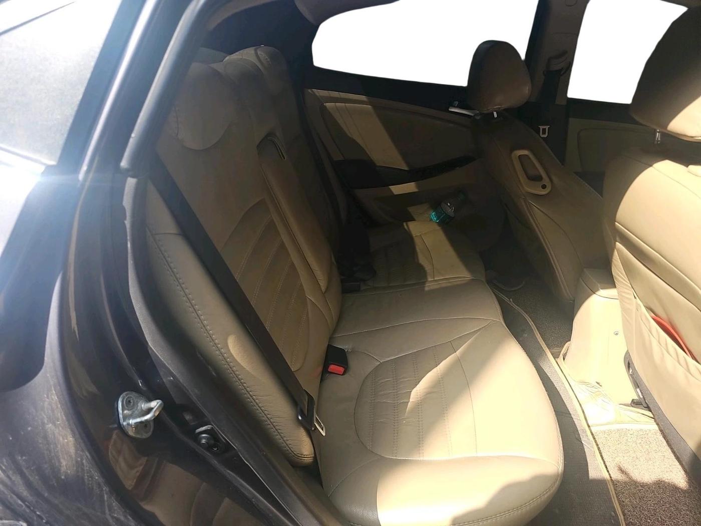 2015 Hyundai Verna FLUIDIC 1.6 CRDI S(O) 4S, Diesel, Manual, 1,00,362 km, interior