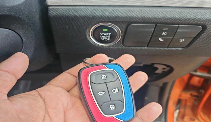 2021 Tata PUNCH CREATIVE  1.2 RTN DUAL TONE, Petrol, Manual, 70,480 km, interior