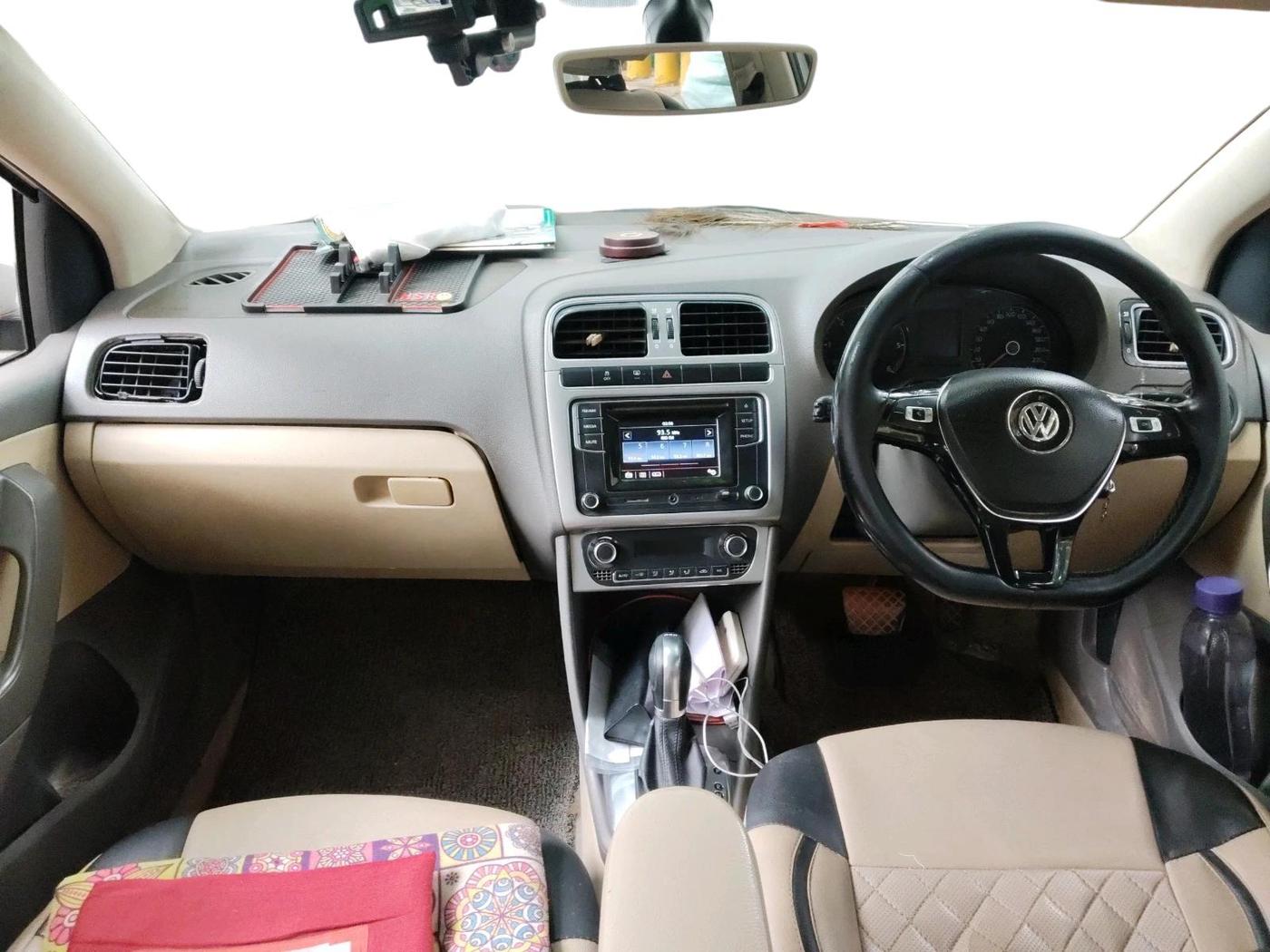 2016 Volkswagen Vento HIGHLINE 1.5 AT, Diesel, Automatic, 2,08,981 km, interior