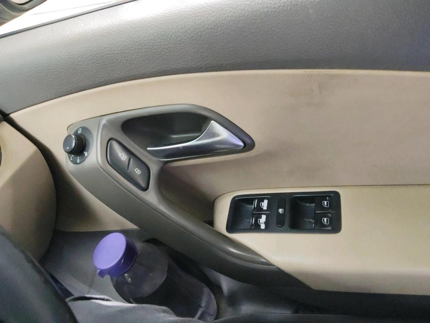 2016 Volkswagen Vento HIGHLINE 1.5 AT, Diesel, Automatic, 2,08,981 km, interior