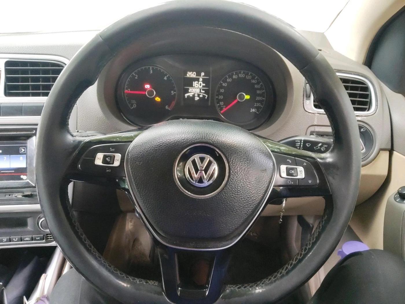 2016 Volkswagen Vento HIGHLINE 1.5 AT, Diesel, Automatic, 2,08,981 km, interior