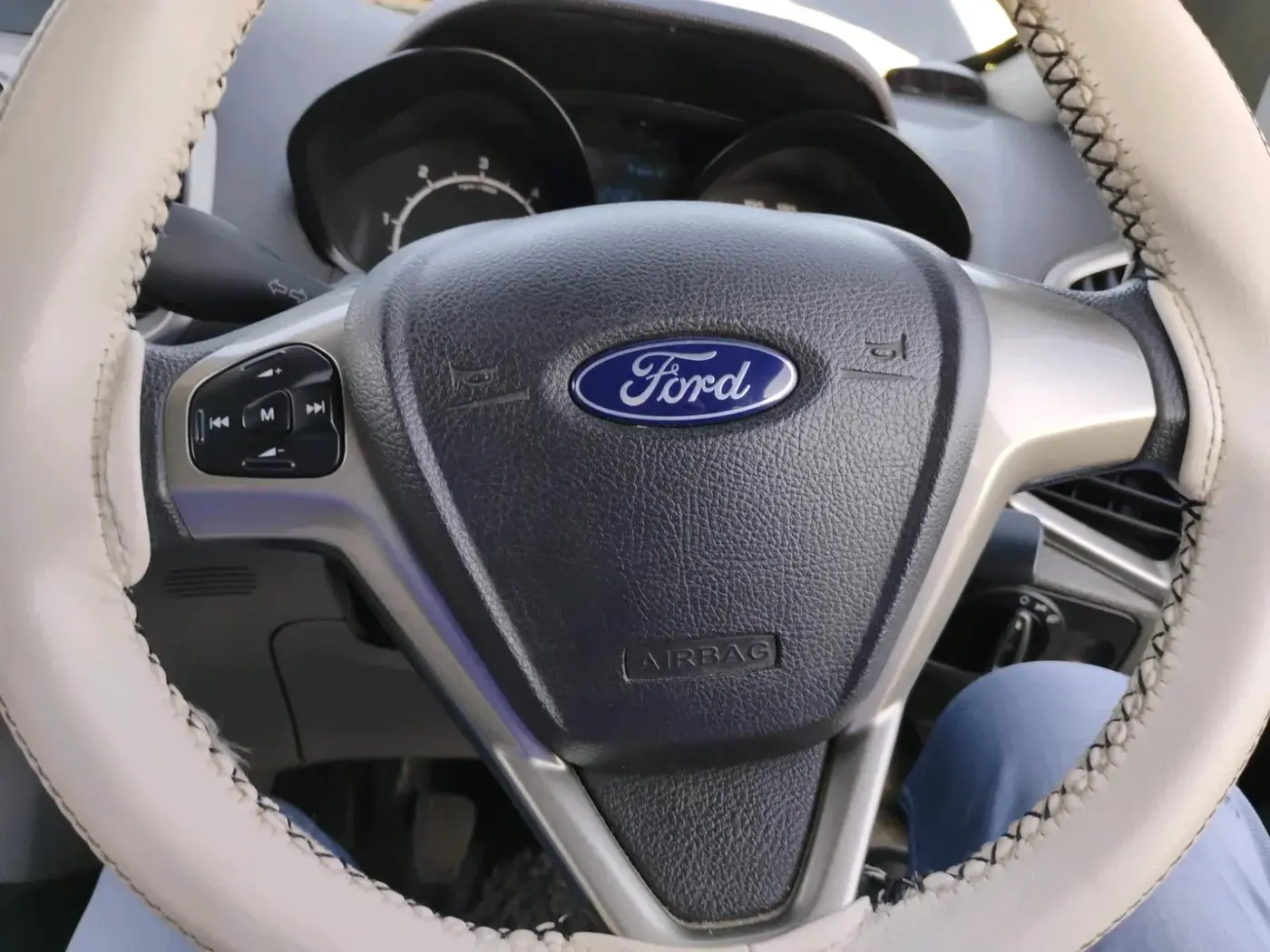 2013 Ford Ecosport TREND 1.5L DIESEL, Diesel, Manual, 1,24,327 km, interior