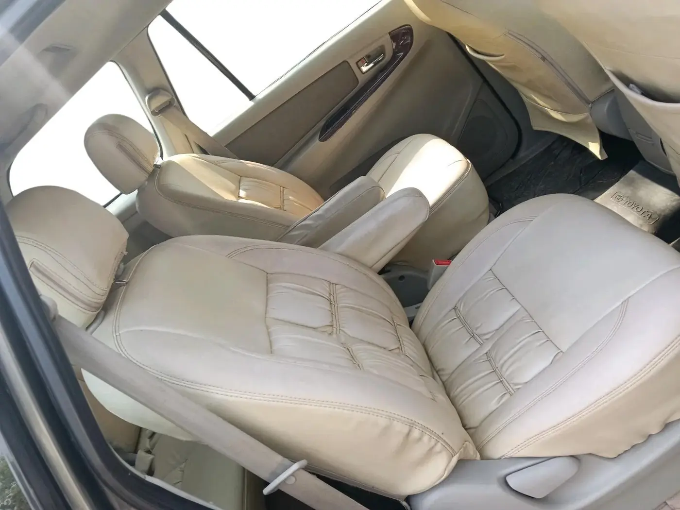 2012 Toyota Innova VX 2.5 7 STR, Diesel, Manual, 2,09,752 km, interior