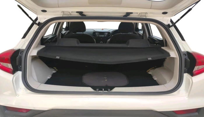 2023 Mahindra XUV300 W6 1.2 PETROL AMT, Petrol, Automatic, 50,050 km, exterior