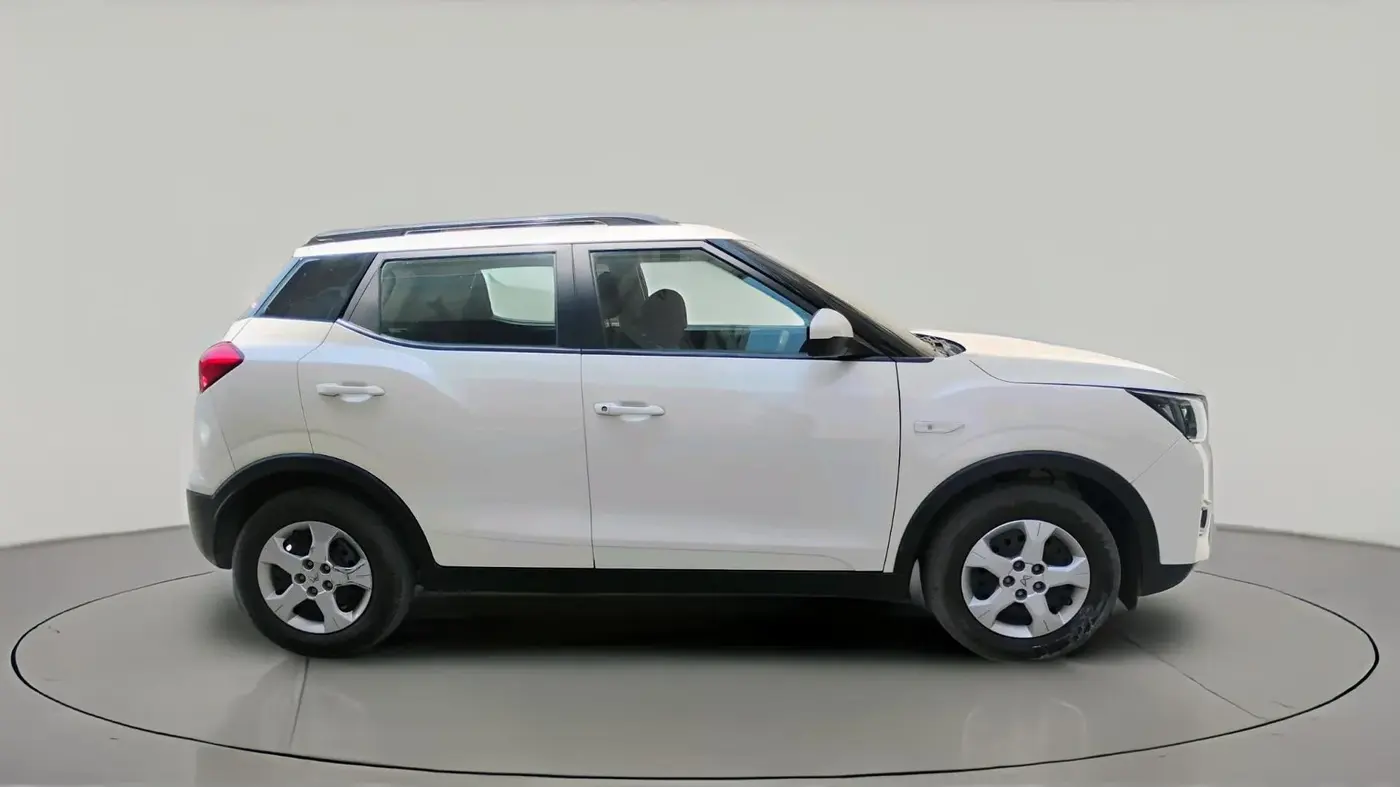 2023 Mahindra XUV300 W6 1.2 PETROL AMT, Petrol, Automatic, 50,050 km, exterior