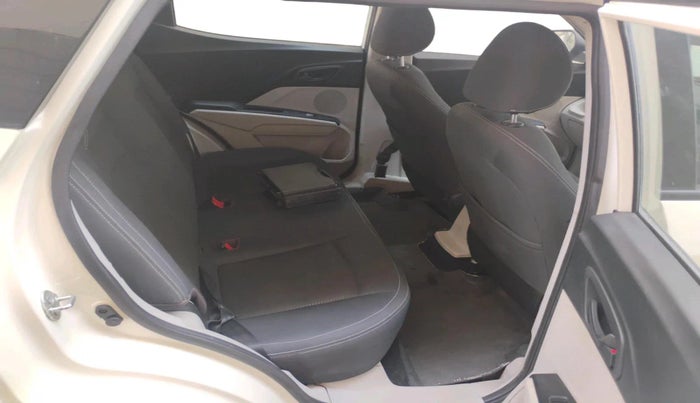 2023 Mahindra XUV300 W6 1.2 PETROL AMT, Petrol, Automatic, 50,050 km, interior
