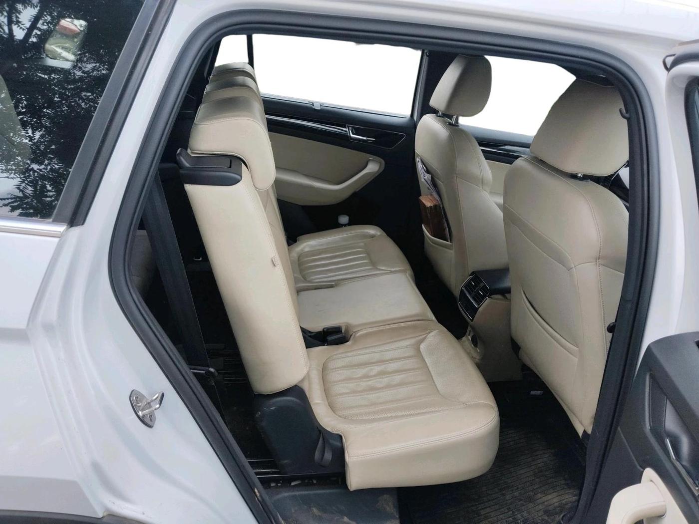 2023 Skoda Kodiaq L&K, Petrol, Automatic, 45,360 km, interior