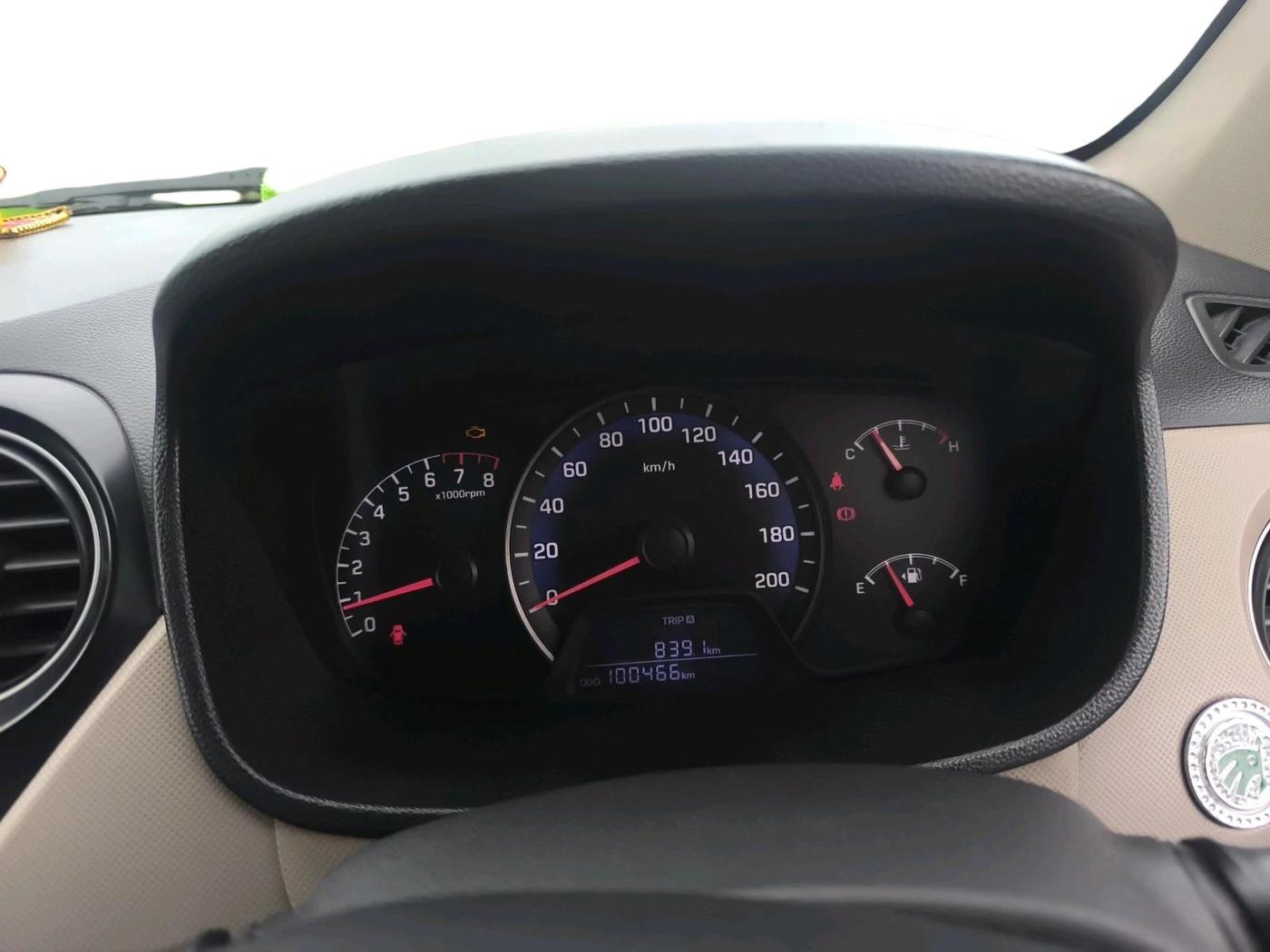 2015 Hyundai Xcent SX 1.2 (O), Petrol, Manual, 1,00,466 km, interior