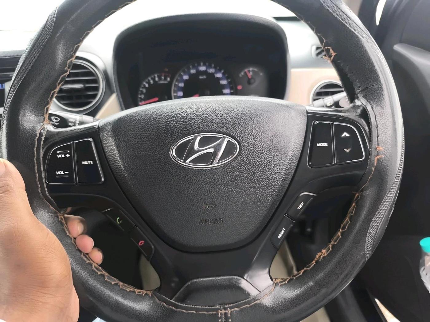2015 Hyundai Xcent SX 1.2 (O), Petrol, Manual, 1,00,466 km, interior