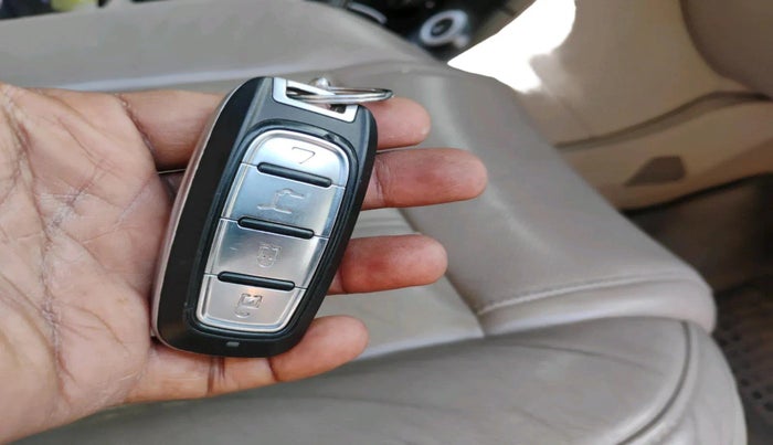 2017 Mahindra XUV500 W10 AT, Diesel, Automatic, 1,45,145 km, interior