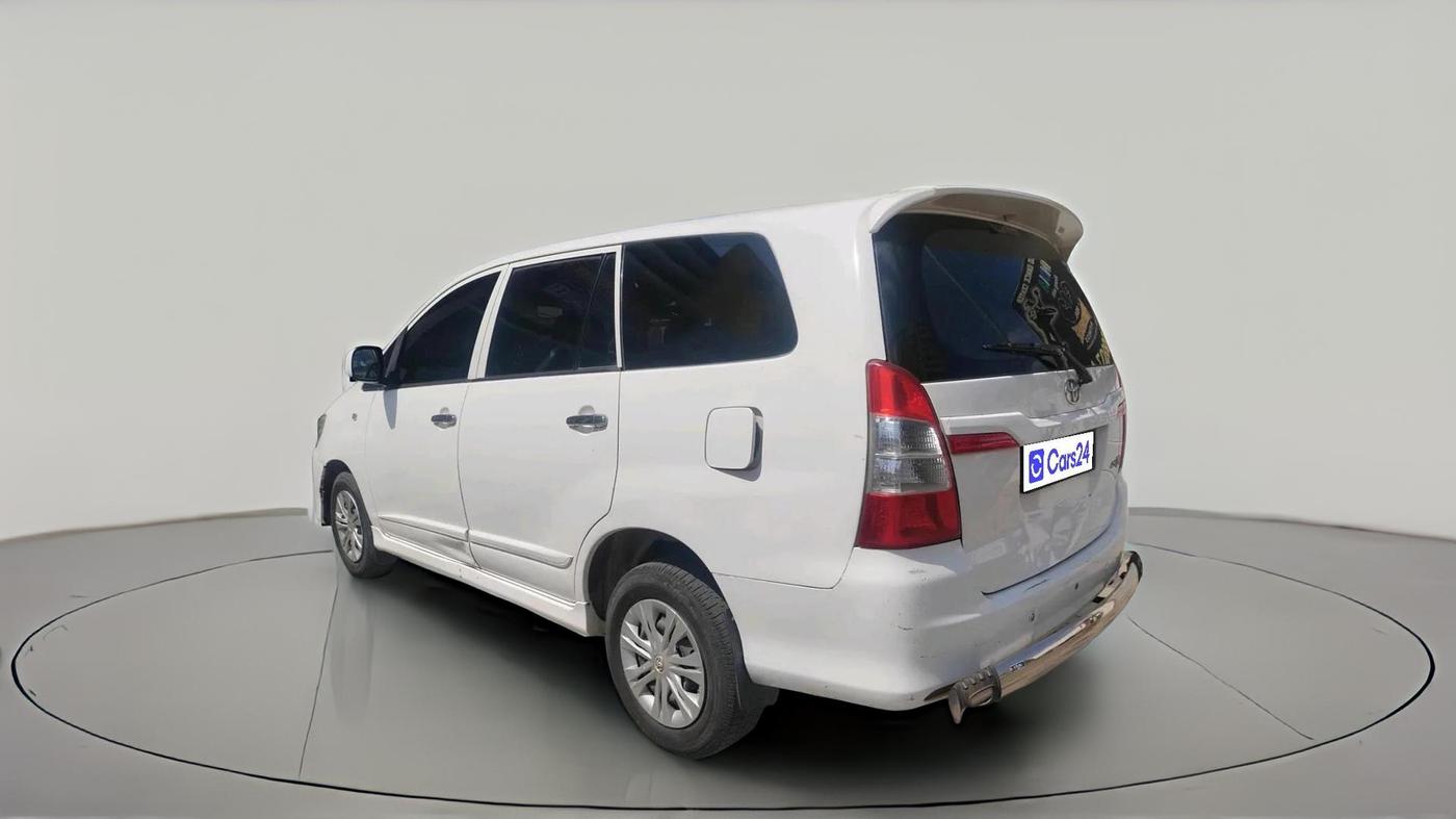 2014 Toyota Innova 2.5 GX 8 STR, Diesel, Manual, 2,53,121 km, exterior