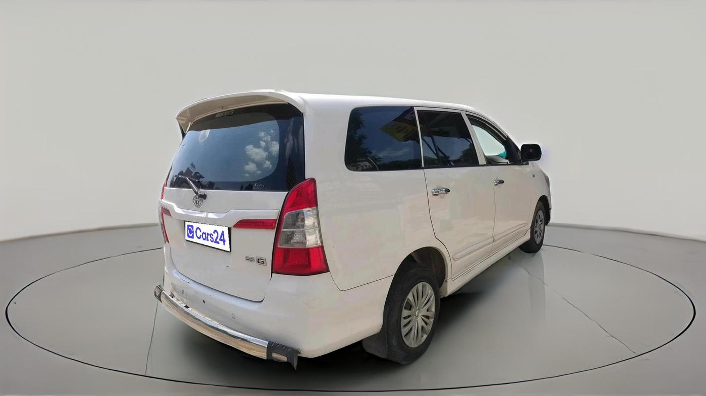 2014 Toyota Innova 2.5 GX 8 STR, Diesel, Manual, 2,53,121 km, exterior
