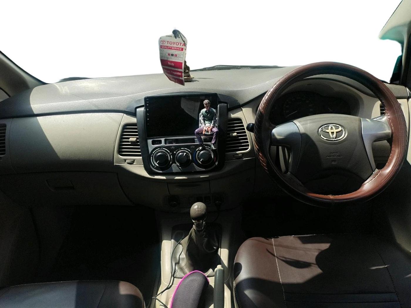 2014 Toyota Innova 2.5 GX 8 STR, Diesel, Manual, 2,53,121 km, interior