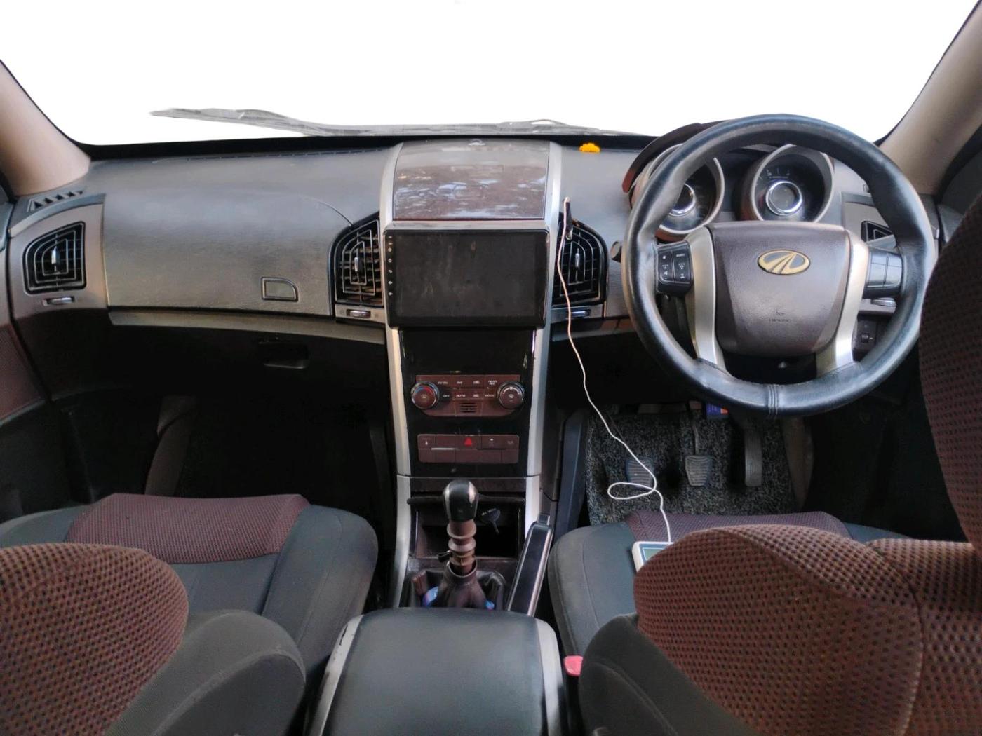 2014 Mahindra XUV500 W6, Diesel, Manual, 1,45,876 km, interior