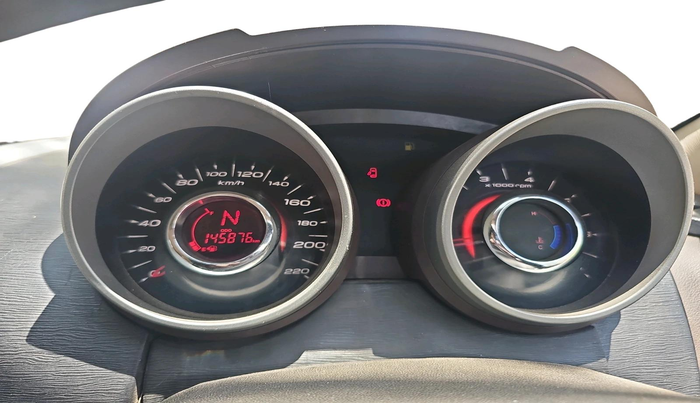 2014 Mahindra XUV500 W6, Diesel, Manual, 1,45,876 km, interior