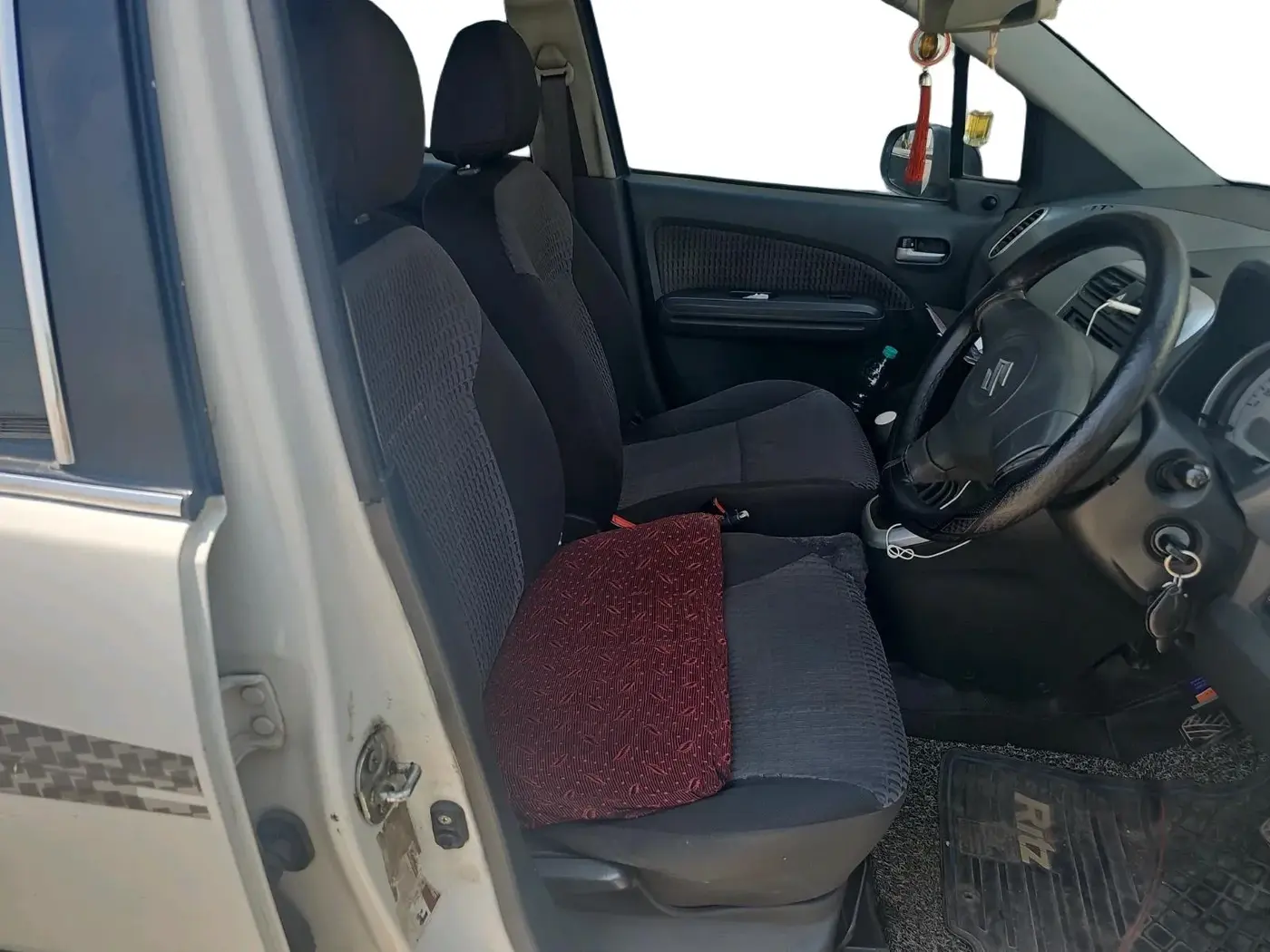 2014 Maruti Ritz VXI, CNG, Manual, 2,21,514 km, interior