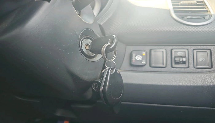 2014 Maruti Ritz VXI, CNG, Manual, 2,21,514 km, interior