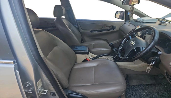 2015 Toyota Innova 2.5 GX 7 STR, Diesel, Manual, 2,44,074 km, interior