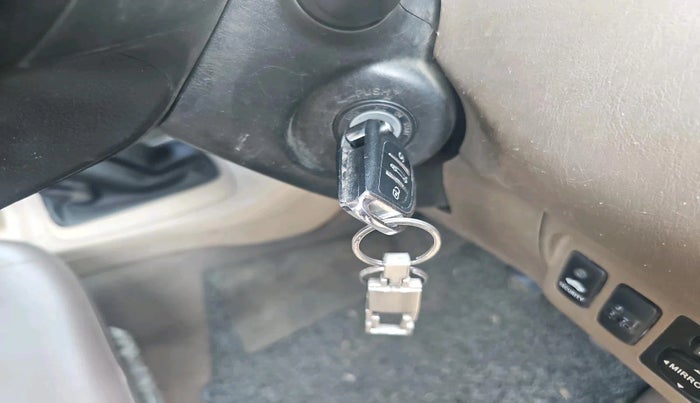 2015 Toyota Innova 2.5 GX 7 STR, Diesel, Manual, 2,44,074 km, interior