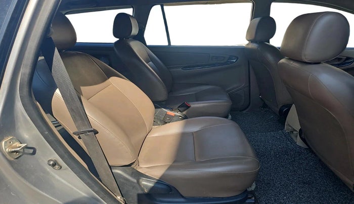 2015 Toyota Innova 2.5 GX 7 STR, Diesel, Manual, 2,44,074 km, interior