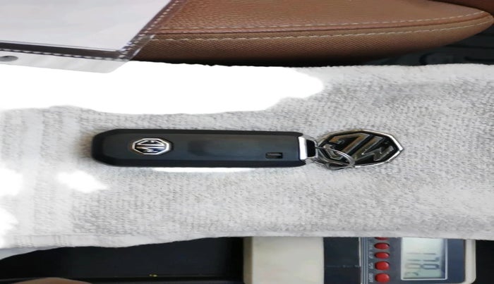 2022 MG HECTOR PLUS SELECT 2.0 DIESEL TURBO MT 7-STR, Diesel, Manual, 1,19,073 km, interior