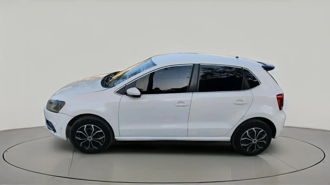 2015 Volkswagen Polo COMFORTLINE 1.2L, Petrol, Manual, 1,29,576 km, exterior