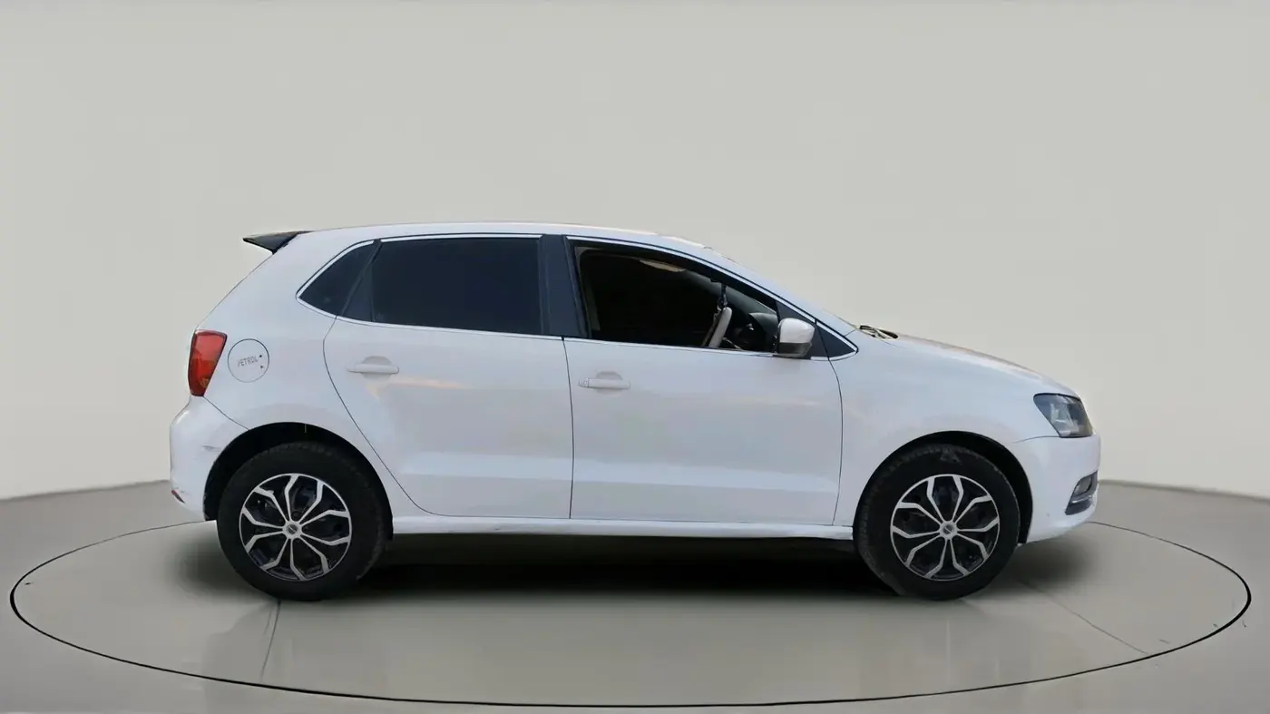 2015 Volkswagen Polo COMFORTLINE 1.2L, Petrol, Manual, 1,29,576 km, exterior