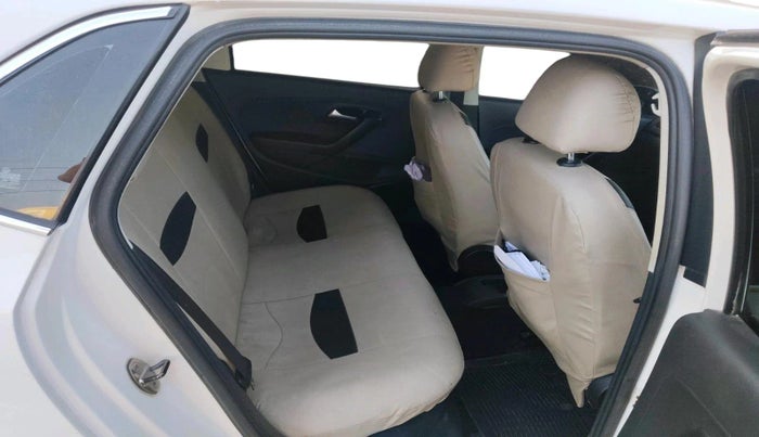 2015 Volkswagen Polo COMFORTLINE 1.2L, Petrol, Manual, 1,29,576 km, interior